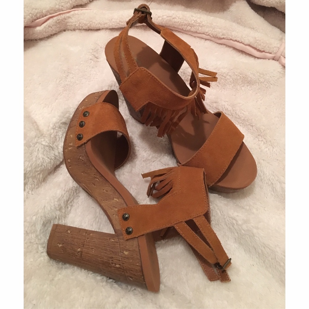 ✨Fringe Rustic Heel Platforms✨ - Picture 4 of 4